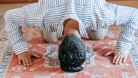 Tövbe Kapısı: Ümit ve Korku Arasında Denge