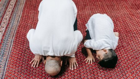 Anne Babaya Saygı: Huzurlu Bir Toplumun Temeli